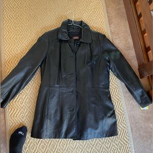 Beautiful 90’s leather jacket (maybe 2000’s), size medium, perfect condition